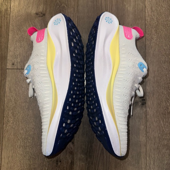 Nike running shoes - Picture 2 of 4